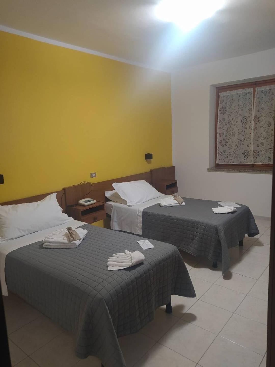 Hotel Baiardo Romagnano Sesia ภายนอก รูปภาพ