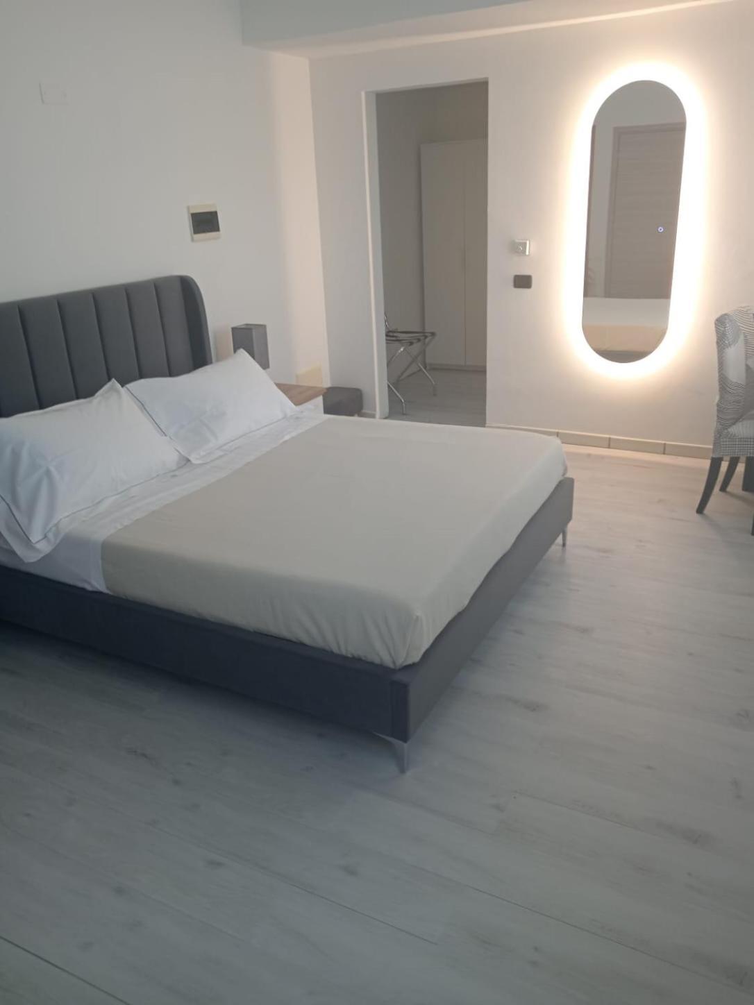 Hotel Baiardo Romagnano Sesia ภายนอก รูปภาพ